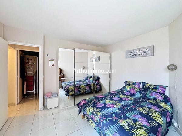 Vente                                                      Appartement
                        
                     3 pièces                      69 m2                     à Créteil