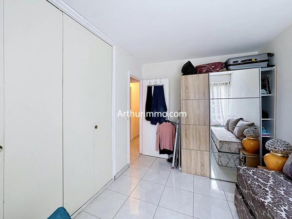 Vente                                                      Appartement
                        
                     3 pièces                      69 m2                     à Créteil