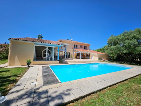 Maison traditionnelle de 244 m²