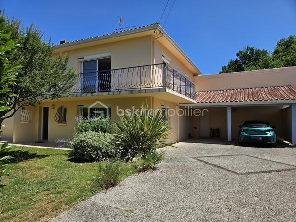 Maison traditionnelle de 244 m²