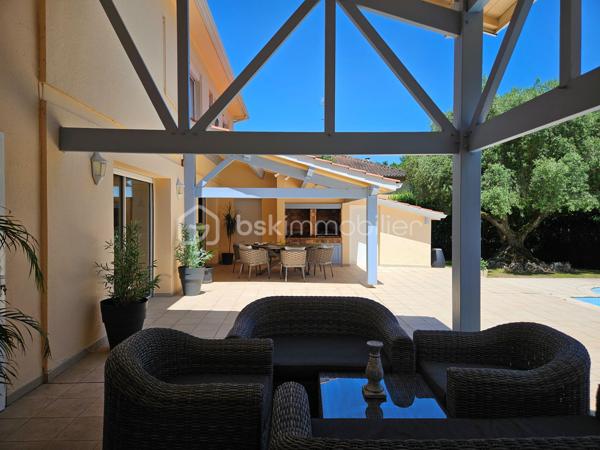 Maison traditionnelle de 244 m²