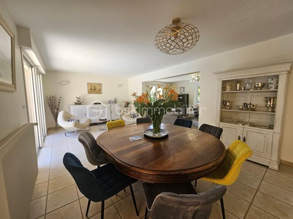 Maison traditionnelle de 244 m²