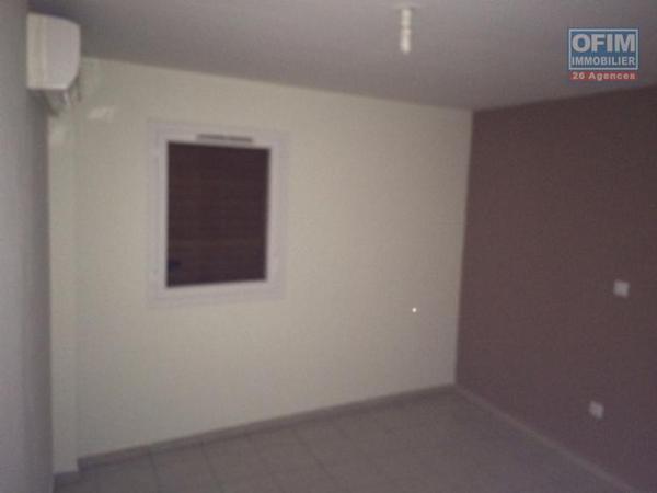A vendre T3 residence Piton Trésor, chemin Bailly, centre de La Montagne