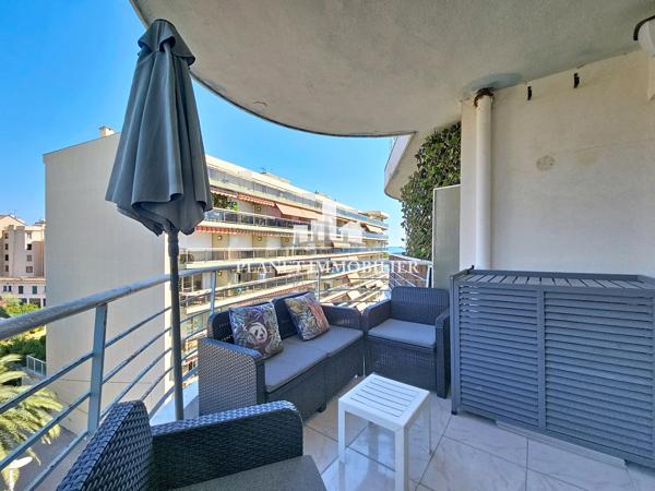 JUAN LES PINS STUDIO ENTIEREMENT RENOVE PROCHE PLAGE