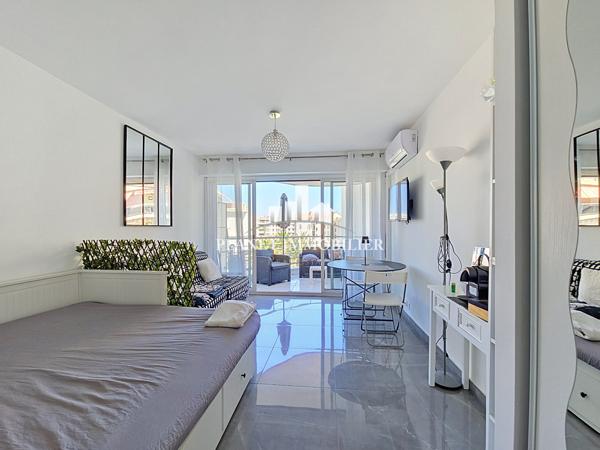 JUAN LES PINS STUDIO ENTIEREMENT RENOVE PROCHE PLAGE