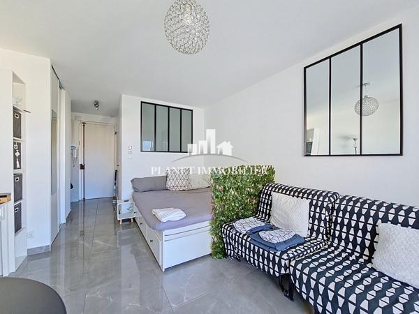 JUAN LES PINS STUDIO ENTIEREMENT RENOVE PROCHE PLAGE