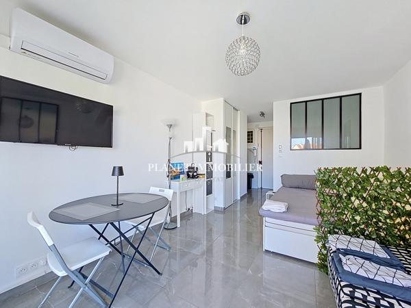 JUAN LES PINS STUDIO ENTIEREMENT RENOVE PROCHE PLAGE