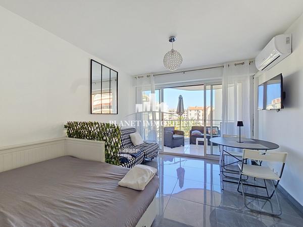 JUAN LES PINS STUDIO ENTIEREMENT RENOVE PROCHE PLAGE