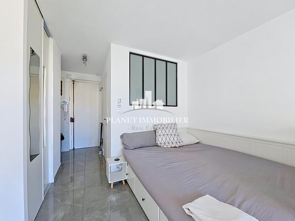 JUAN LES PINS STUDIO ENTIEREMENT RENOVE PROCHE PLAGE