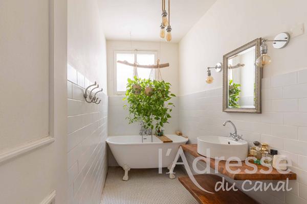 Carte Postale sur le Canal. Un écrin au bord de l'eau.