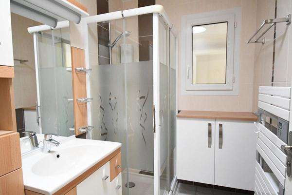 Maison Clisson 4 pièces 78.39 M² . 2 Chs . T 307 M² . Garage . Terrasse