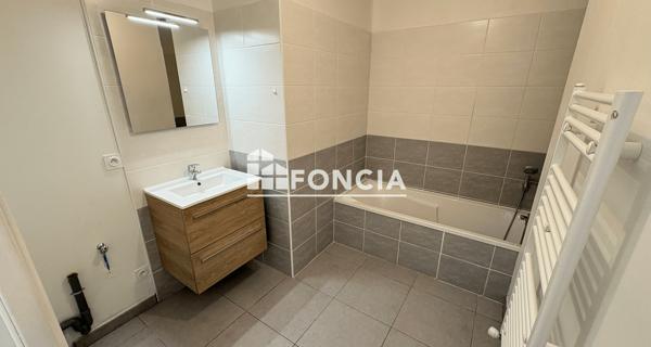 Location Appartement 3 pièces 61.5 m² - Tournon-sur-rhône 07300