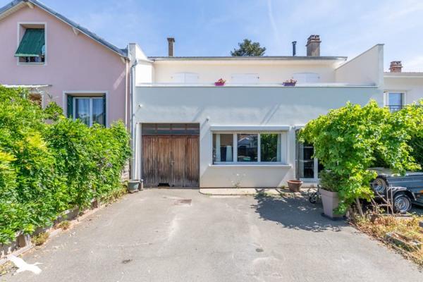 Maison 499 000 € Magny-les-Hameaux 8 p 211 m² DPE D