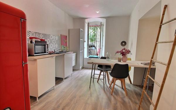 Appartement à vendre    2 pièces • 60 m2 Marseille 11