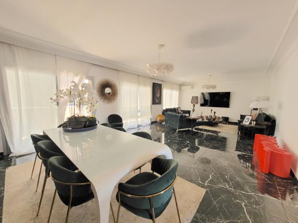 Appartement
         6 pièces
        - 166 m² Bien prestige 750 000 € *