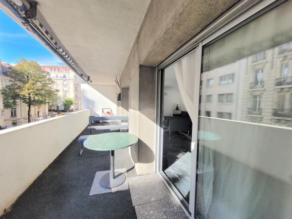 Appartement
         6 pièces
        - 166 m² Bien prestige 750 000 € *