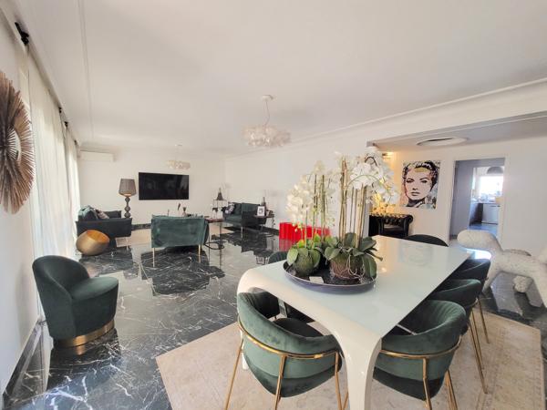 Appartement
         6 pièces
        - 166 m² Bien prestige 750 000 € *