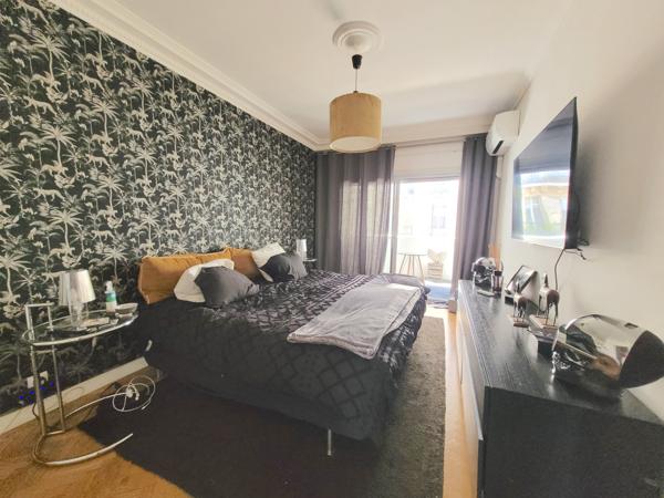 Appartement
         6 pièces
        - 166 m² Bien prestige 750 000 € *