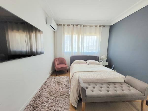 Appartement
         6 pièces
        - 166 m² Bien prestige 750 000 € *