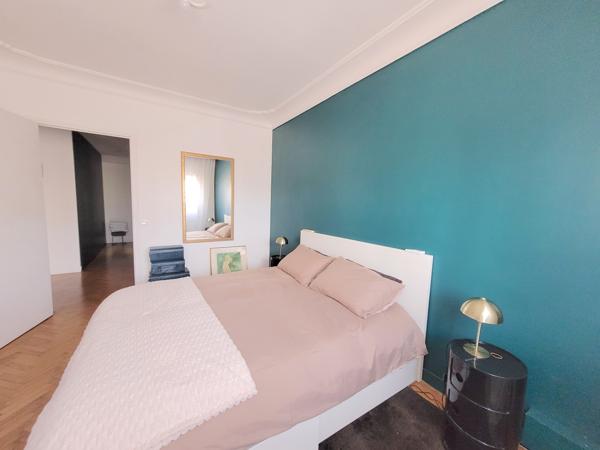Appartement
         6 pièces
        - 166 m² Bien prestige 750 000 € *