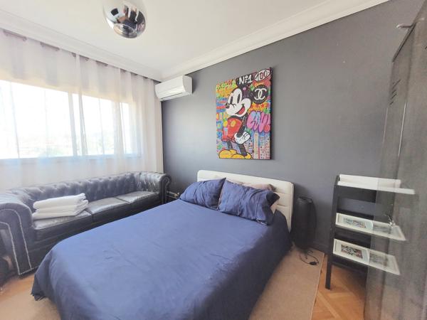 Appartement
         6 pièces
        - 166 m² Bien prestige 750 000 € *