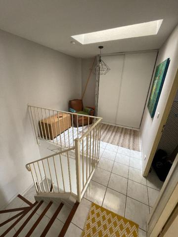 Location appartement T3 en duplex de 76 m² avec jardinet et parking privatif à Carcassonne