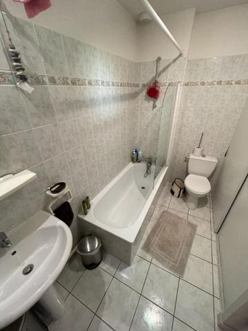 Location appartement T3 en duplex de 76 m² avec jardinet et parking privatif à Carcassonne