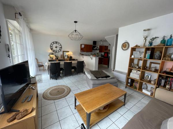 Location appartement T3 en duplex de 76 m² avec jardinet et parking privatif à Carcassonne