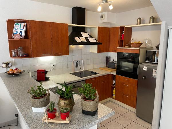 Location appartement T3 en duplex de 76 m² avec jardinet et parking privatif à Carcassonne