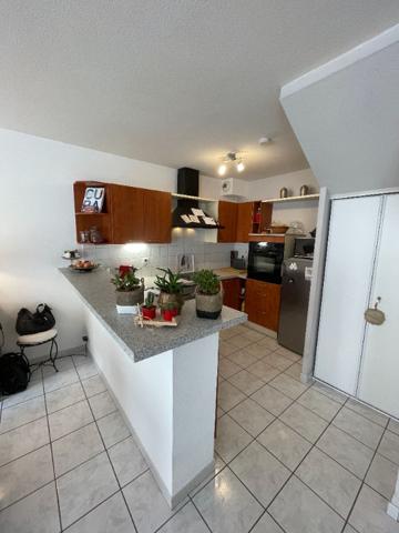 Location appartement T3 en duplex de 76 m² avec jardinet et parking privatif à Carcassonne