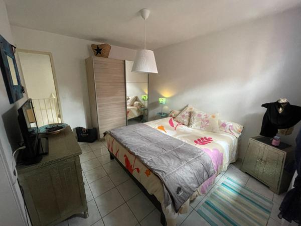 Location appartement T3 en duplex de 76 m² avec jardinet et parking privatif à Carcassonne