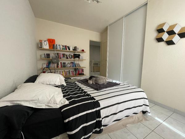 Location appartement T3 en duplex de 76 m² avec jardinet et parking privatif à Carcassonne