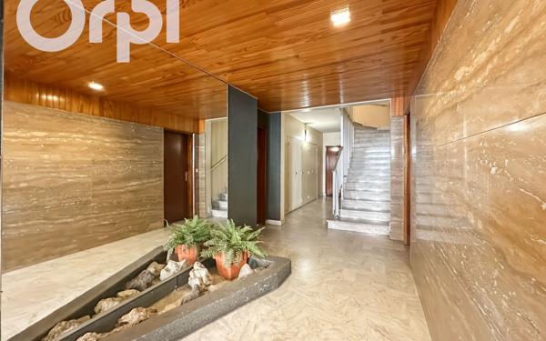 Appartement à vendre    5 pièces • 138 m2 Aubenas