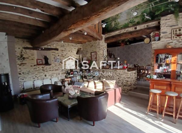 Belle maison en pierres rénovée  avec 4 chambres, 8 hectares de terre et 2 bâtiments agricoles pour élevage