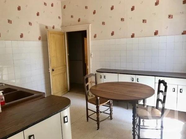 Maison à vendre  11 pièces - 233,23 m 2   BLET  - 18