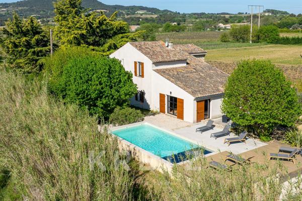 Propriété d’Exception avec Vue sur le Mont Ventoux, Une Signature Rare au Cœur des Vignobles de Vais