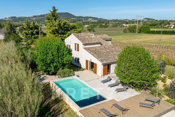 Propriété d’Exception avec Vue sur le Mont Ventoux, Une Signature Rare au Cœur des Vignobles de Vais
