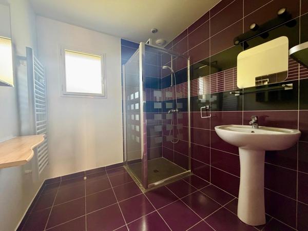 Maison plain-pied, 3 chambres, le bourg à pied.