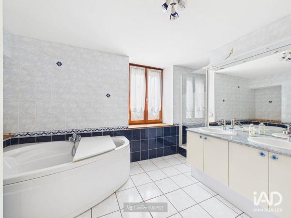 Maison à vendre 6 pièces 148 m² Fougerolles-Saint-Valbert