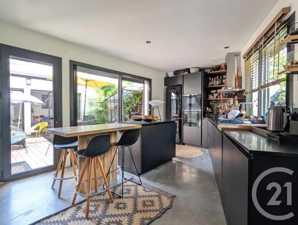 Maison à vendre  6 pièces - 123,93 m 2   SURESNES  - 92