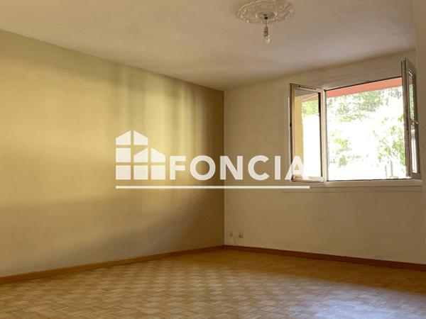 Location Appartement 3 pièces 60 m² - RUE JULES FERRY Gardanne 13120