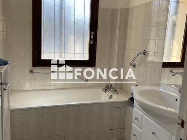 Location Appartement 3 pièces 60 m² - RUE JULES FERRY Gardanne 13120