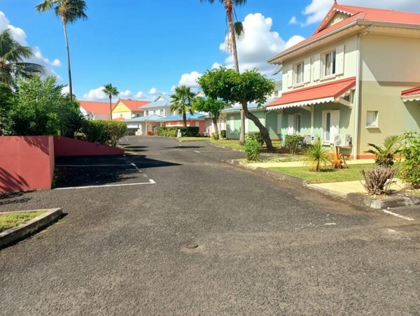 Appartement meublé, vue mer, vaste terrasse, à vendre 3 pièces, LE MOULE (971)