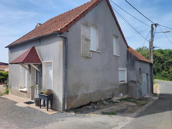 Maison entièrement refaite à neuf deux chambres, garage, place de parking