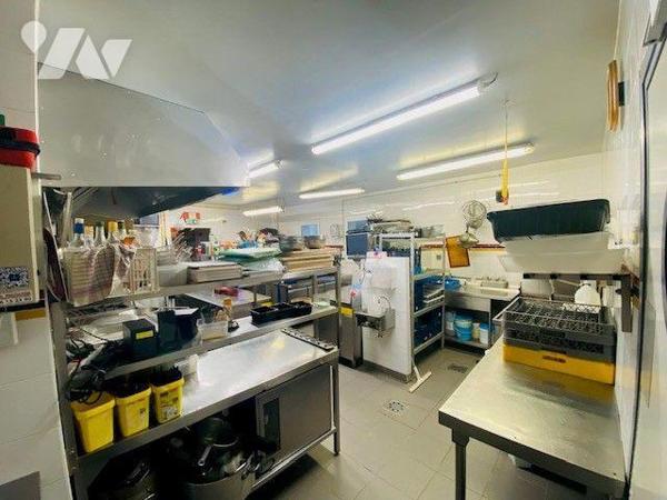 A Vendre à Saint-Quay-Perros (22700) en Côtes-d'Armor (22) un Fonds de commerce à usage de  "Re...