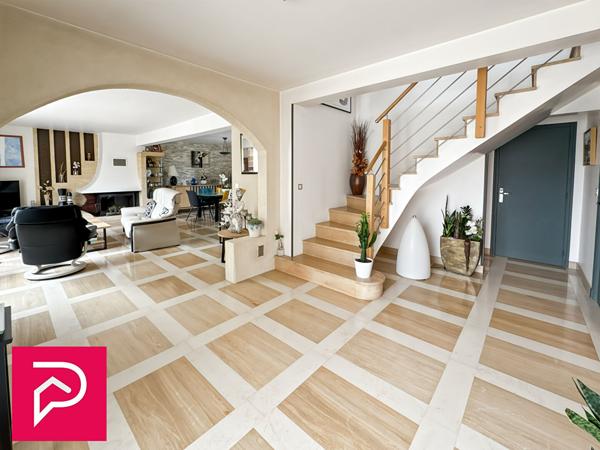 Maison 8 pièces 240 m2