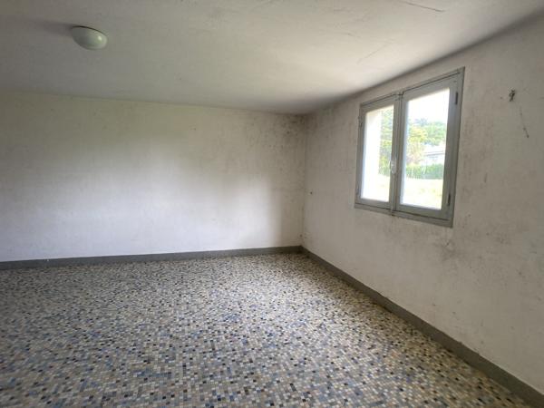 Maison des années 60 à rénover – Fort potentiel en plein centre bourg