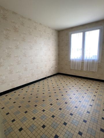 Maison des années 60 à rénover – Fort potentiel en plein centre bourg