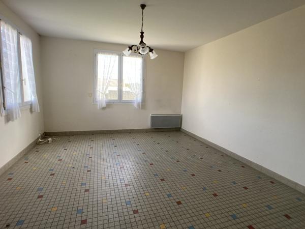 Maison des années 60 à rénover – Fort potentiel en plein centre bourg