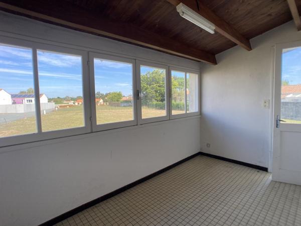 Maison des années 60 à rénover – Fort potentiel en plein centre bourg